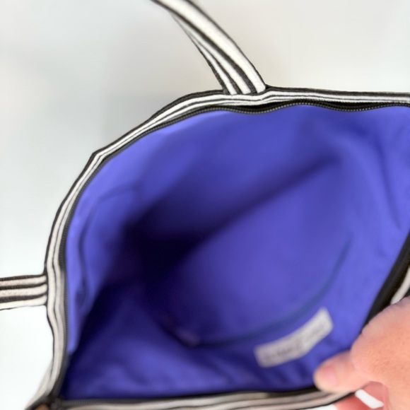 Eric Javits Striped Beaded Tripical Fish Straw Bag - Picture 7 of 10